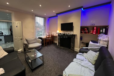 8 bed house, Brudenell Road, Hyde Park, Leeds, LS61HA - Image 1