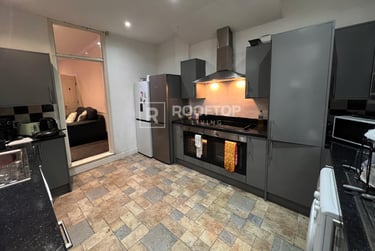 8 bed house, Brudenell Road, Hyde Park, Leeds, LS61HA - Image 3