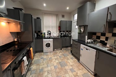 8 bed house, Brudenell Road, Hyde Park, Leeds, LS61HA - Image 2