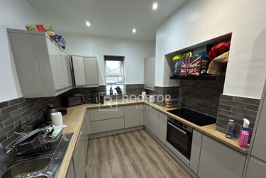 9 bed house, Regent Park Terrace, Rampart Road, Leeds, LS62AX - Image 5