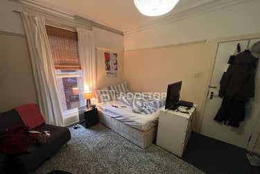 8 bed house, Ash Grove, Hyde Park, Leeds, LS61AX - Image 13