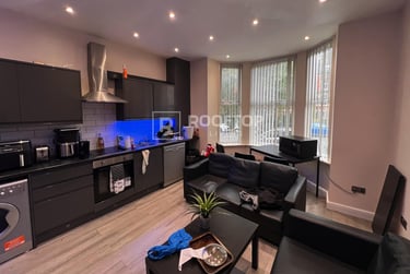 4 bed house, Victoria Road, Hyde Park, Leeds, LS61DU - Image 1