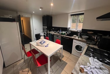 4 bed house, Regent Park Avenue, Rampart Road, Leeds, LS62AU - Image 3