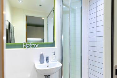 Top Floor Premium Plus Studio at Clifford House, Stadium Way, Pennsylvania, Exeter, EX46AQ - Image 6