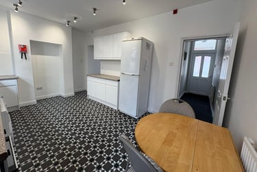 4 bed house, Lancing Road, Heeley, Sheffield, S24ET - Image 2