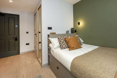 6 Bed Classic Ensuite - Image 1
