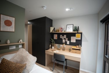 Classic Ensuite, Top Floor - Image 1