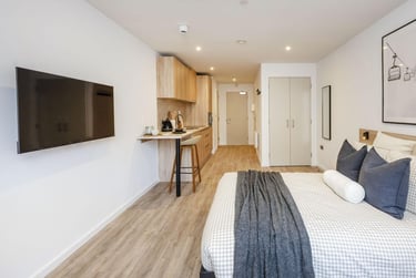 Superior Studio Floors 1-5 at The Fabric Works, 4 Leylands Road, Hyde Park, Leeds, LS27FF - Image 2