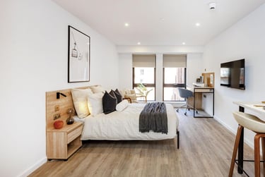 Superior Studio Floors 6-10 at The Fabric Works, 4 Leylands Road, Hyde Park, Leeds, LS27FF - Image 3