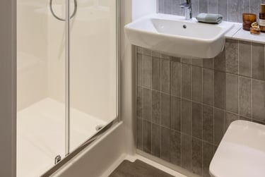 Deluxe Plus Studio - Image 8