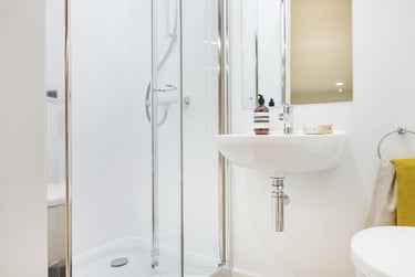 Classic 5 Bed Ensuite - Image 6