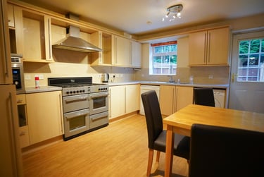 4 bed house, Goldfinch Close, City Centre, Loughborough, LE113HG - Image 1