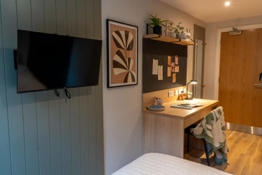 Classic Ensuite, Penthouse at Fusion Nottingham, 1 King Edward Street, City Centre, Nottingham, NG11BN - Image 2