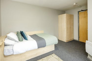 Premium Ensuite at Calthorpe Court, Pershore Road, Edgbaston, Birmingham, B57QF - Image 2