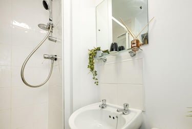 Premium Ensuite at Calthorpe Court, Pershore Road, Edgbaston, Birmingham, B57QF - Image 6