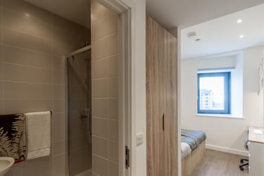 6 Bed Premium Ensuite at Saltwater Place, Notte Street, The Hoe, Plymouth, PL12RQ - Image 3