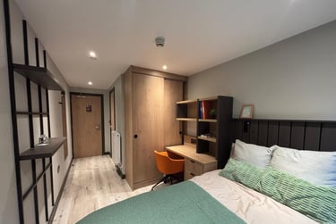 Modern Classic Ensuite - Image 2