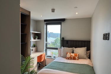 Modern Standard Ensuite - Image 2