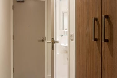 Classic Ensuite - Image 8
