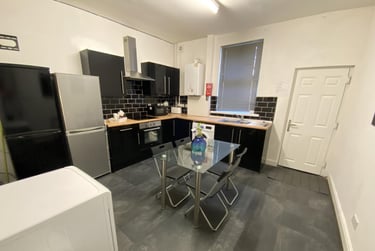 5 bed house, Clough Road, Highfield, Sheffield, S14TB - Image 1