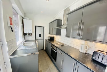 5 bed house, Charlotte Road, Heeley, Sheffield, S14TL - Image 1