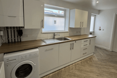 5 bed house, Marshall Street, Newland, Hull, HU53DA - Image 2