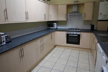 7 bed house, Teversal Avenue, Radford, Nottingham, NG71PY - Image 1