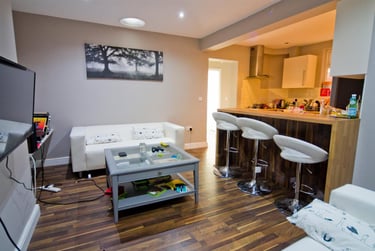 6 bed house, Rolleston Drive, Lenton, Nottingham, NG71LA - Image 1