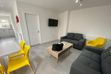 7 bed house, Queens Road, Beeston, Nottingham, NG92FF - Image 2