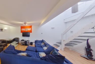 4 bed house, Nottingham, Lace Market, NG71DJ - Image 1