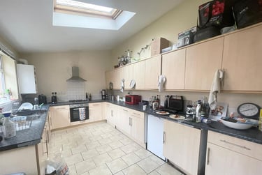 6 bed house, Kimbolton Avenue, Radford, Nottingham, NG71PT - Image 1