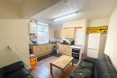 4 bed house, Annesley Grove, Arboretum, Nottingham, NG14GU - Image 1