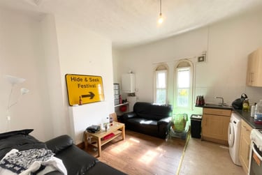 4 bed house, Annesley Grove, Arboretum, Nottingham, NG14GU - Image 2