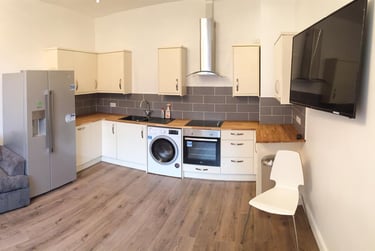 5 bed house, Derby Road, Radford, Nottingham, NG71LR - Image 1