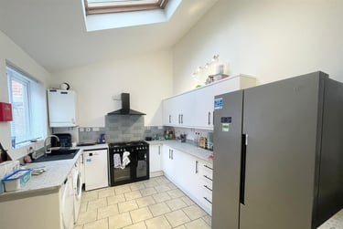 7 bed house, Bute Avenue, Lenton, Nottingham, NG71QA - Image 1