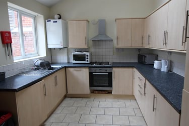 7 bed house, Bute Avenue, Lenton, Nottingham, NG71QA - Image 1