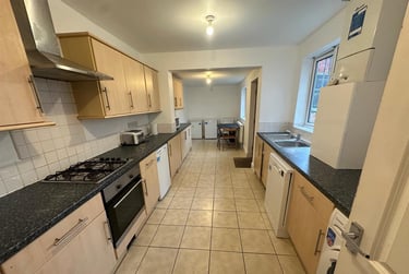 6 bed house, Grove Road, Lenton, Nottingham, NG71HJ - Image 1