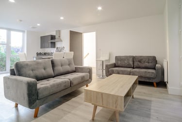 5 bed house, Queens Road East, Lenton Abbey, Nottingham, NG92LD - Image 1