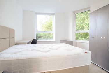 6 bed house, Queens Road East, Lenton Abbey, Nottingham, NG92LD - Image 1