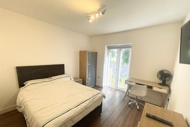 6 bed house, Queens Road East, Lenton Abbey, Nottingham, NG92GN - Image 3