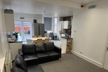 6 bed house, Radcliffe Road, West Bridgford, Nottingham, NG25HH - Image 2