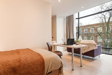 Deluxe Bay Studio at Ryan Hall, 28 Elmwood Avenue, Queen's Quarter, Belfast, BT96AY - Image 3
