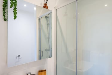 Premium Townhouse Ensuite - Image 5