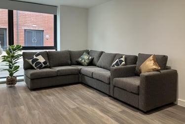 Premium Townhouse Ensuite - Image 7