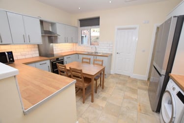 6 bed house, Rothesay Avenue, Radford, Nottingham, NG71PU - Image 2