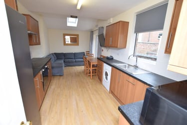 6 bed house, Teversal Avenue, Radford, Nottingham, NG71PX - Image 5