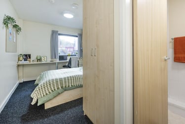 Classic 4 Bed Ensuite at The Pinnacles, Broad Street, City Centre, Sheffield, S25AR - Image 3