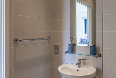 Deluxe Studio at Saltwater Place, Notte Street, The Hoe, Plymouth, PL12RQ - Image 13