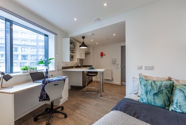 Classic Studio at Saltwater Place, Notte Street, The Hoe, Plymouth, PL12RQ - Image 1