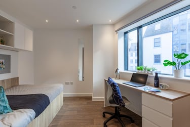 Classic Studio at Saltwater Place, Notte Street, The Hoe, Plymouth, PL12RQ - Image 2